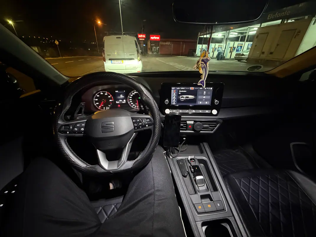 SEAT Leon 2024 - 18500 EUR, 41000 km - AUTO.MOTO.pt - 41000km - foto 9 de 11