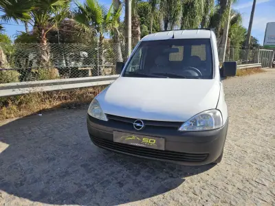 Opel COMBO 2004 - 3250 EUR, 310000 km - AUTO.MOTO.pt - 310000km - foto 2 de 9