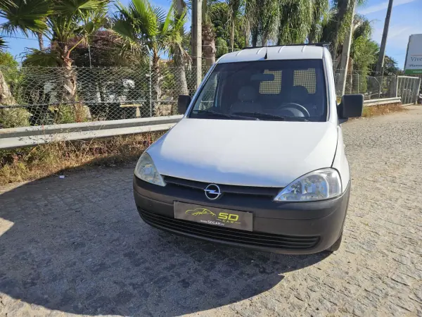 Opel COMBO 2004 - 3250 EUR, 310000 km - AUTO.MOTO.pt - 310000km - foto 2 de 9