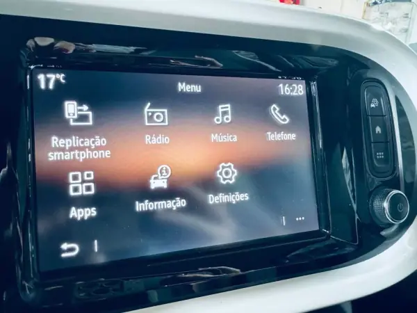Renault Twingo 2020 - 12990 EUR, 73071 km - AUTO.MOTO.pt - 73071km - foto 25 de 28
