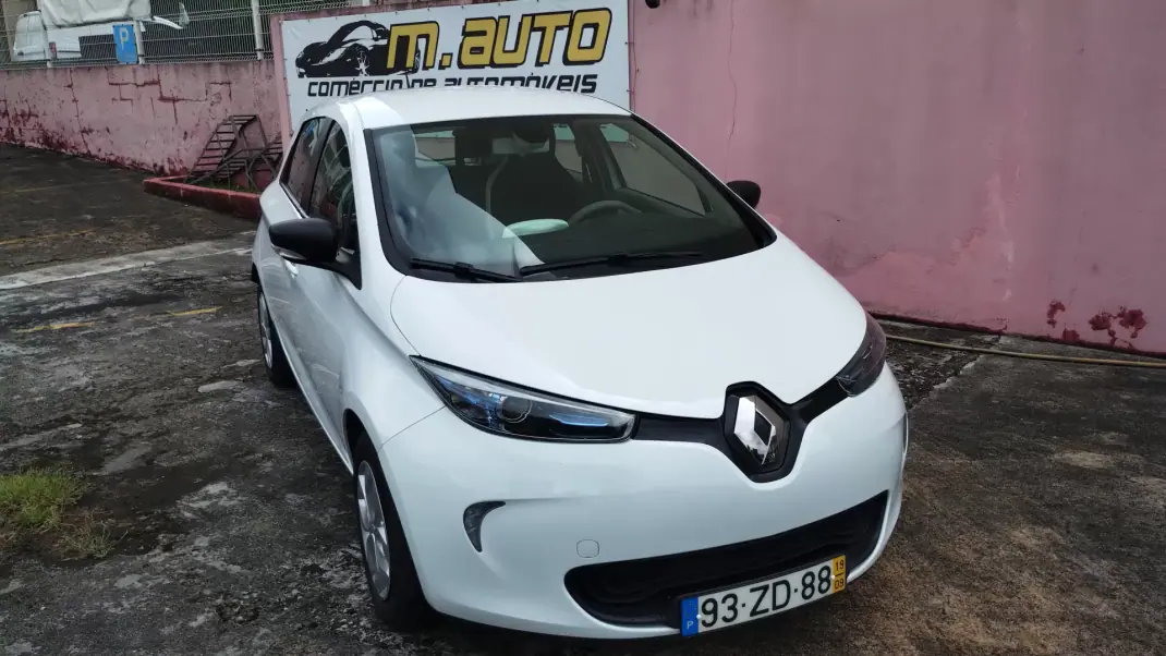 Renault Zoe 2019 - 12500 EUR, 70000 km - AUTO.MOTO.pt - 70000km - foto 1 de 28