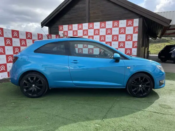 SEAT Ibiza 2016 - 11490 EUR, 123350 km - AUTO.MOTO.pt - 123350km - foto 2 de 23