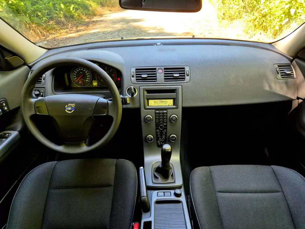 Volvo C30 2011 - 7750 EUR, 179000 km - AUTO.MOTO.pt - 179000km - foto 15 de 28