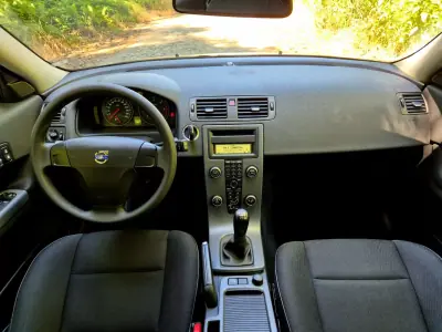 Volvo C30 2011 - 7750 EUR, 179000 km - AUTO.MOTO.pt - 179000km - foto 15 de 28