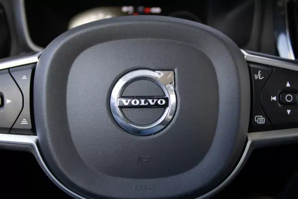 Volvo V60 2022 - 25500 EUR, 123000 km - AUTO.MOTO.pt - 123000km - foto 15 de 63