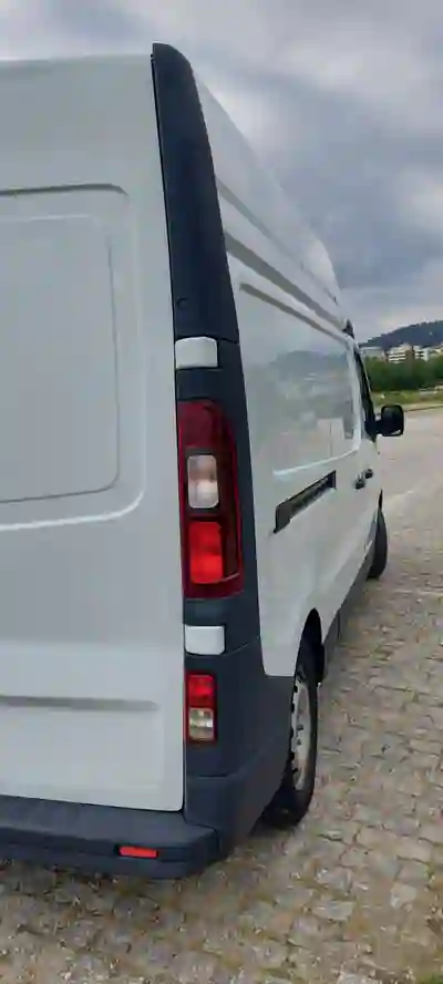 Renault Trafic 2018 - 14750 EUR, 190500 km - AUTO.MOTO.pt - 190500km - foto 6 de 13