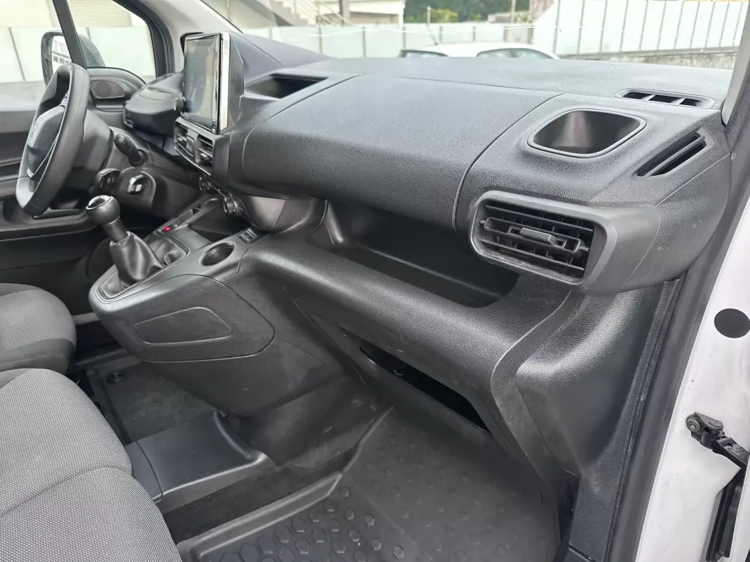 Peugeot Partner 1.5HDI 3lugares 2021 - 11900 EUR, 160000 km - AUTO.MOTO.pt - 160000km - foto 44 de 47