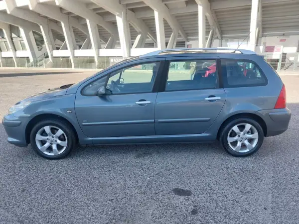Peugeot 307 SW 2005 - 3490 EUR, 314070 km - AUTO.MOTO.pt - 314070km - foto 2 de 21
