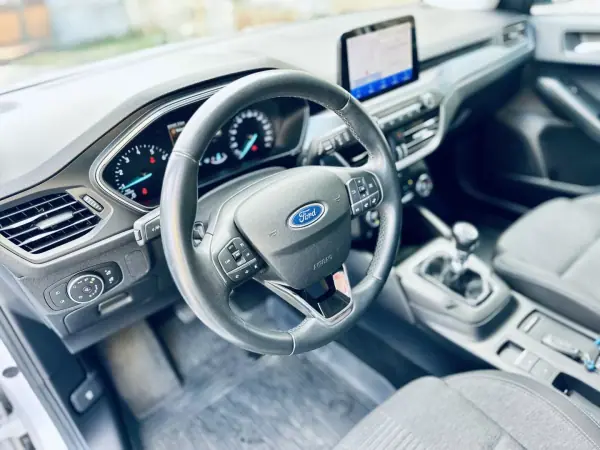 Ford Focus 2019 - 13990 EUR, 83000 km - AUTO.MOTO.pt - 83000km - foto 43 de 51