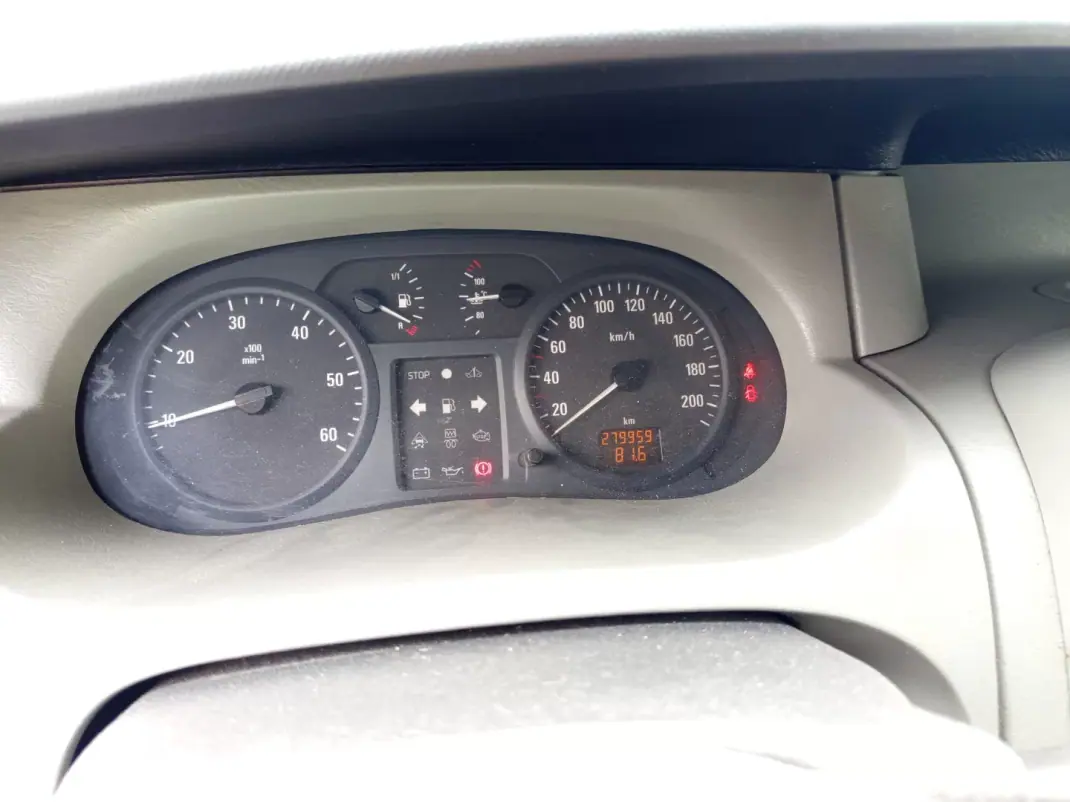 Opel Vivaro 2003 - 6990 EUR, 279959 km - 279959km - foto 11 de 11