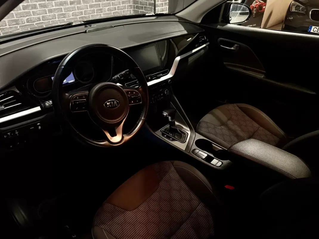 Kia Niro 2020 - 17490 EUR, 168000 km - AUTO.MOTO.pt - 168000km - foto 9 de 21