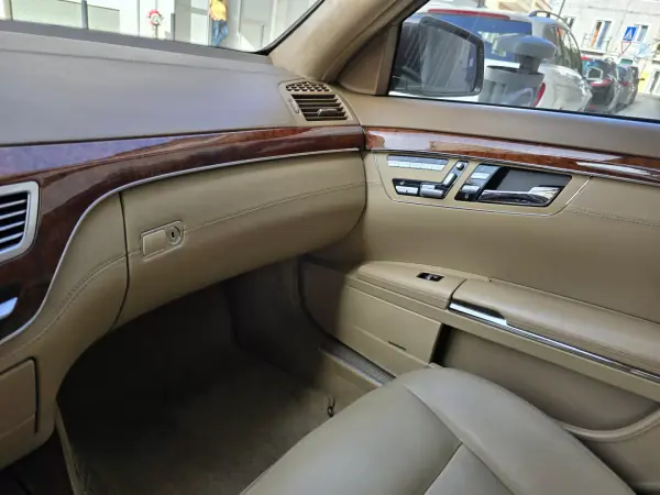 Mercedes-Benz S 400 2011 - 13990 EUR, 353009 km - AUTO.MOTO.pt - 353009km - foto 21 de 23