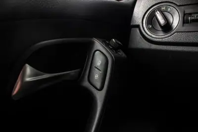 Volkswagen Polo 2011 - 6900 EUR, 195710 km - AUTO.MOTO.pt - 195710km - foto 15 de 23