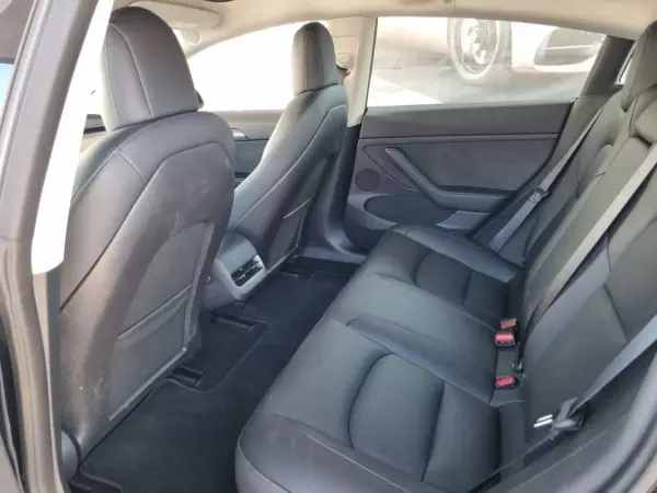 Tesla Model 3 2022 - 29950 EUR, 30000 km - AUTO.MOTO.pt - 30000km - foto 7 de 19
