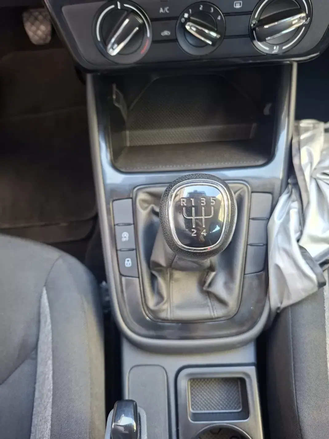 Skoda Fabia 2024 - 15000 EUR, 40500 km - 40500km - foto 24 de 30