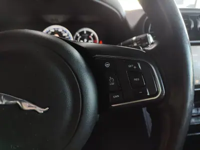 Jaguar F-Pace 2017 - 22500 EUR, 147000 km - AUTO.MOTO.pt - 147000km - foto 30 de 40