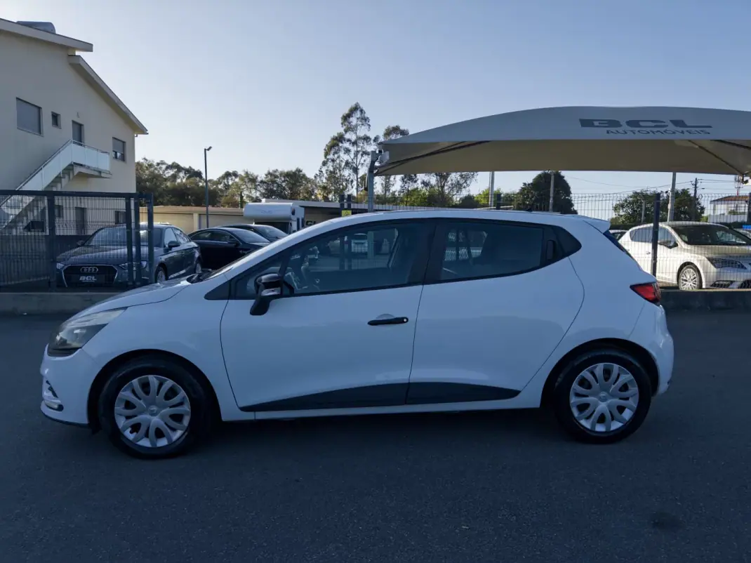 Renault Clio VAN 1.5 Blue DCi AIR NAV 2017 - 8990 EUR, 231000 km - AUTO.MOTO.pt - 231000km - foto 4 de 26