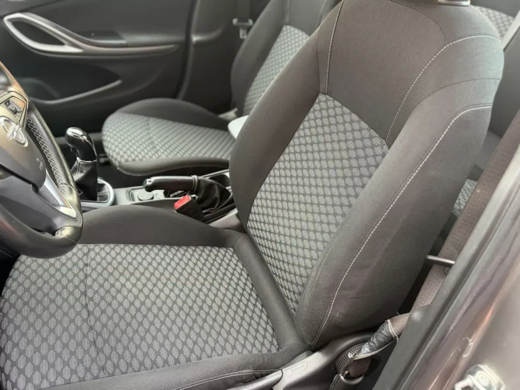 Opel Astra 2017 - 11900 EUR, 90715 km - AUTO.MOTO.pt - 90715km - foto 13 de 18
