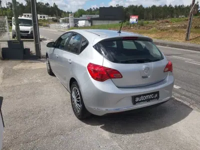 Opel Astra 2013 - 9900 EUR, 179980 km - AUTO.MOTO.pt - 179980km - foto 7 de 35