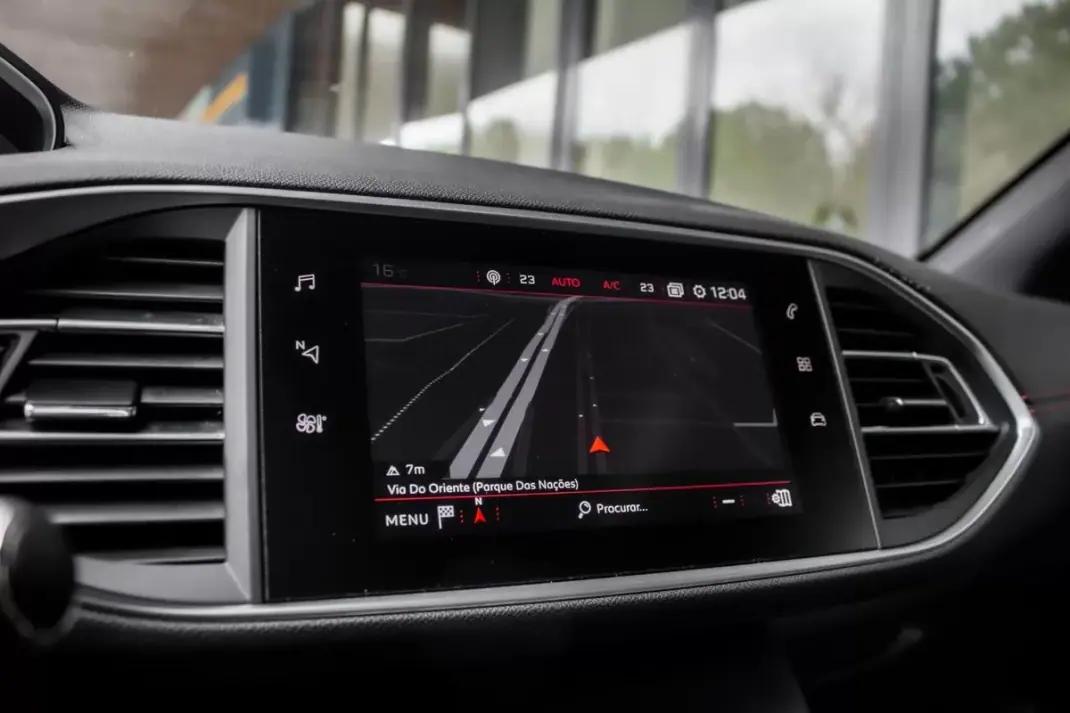 Peugeot 308 2020 - 17990 EUR, 142466 km - AUTO.MOTO.pt - 142466km - foto 40 de 45