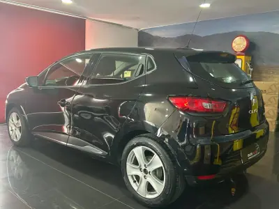 Renault Clio 2016 - 10500 EUR, 161074 km - AUTO.MOTO.pt - 161074km - foto 4 de 17