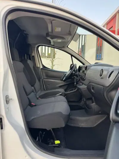 Citroën 2018 - 10950 EUR, 145000 km - AUTO.MOTO.pt - 145000km - foto 6 de 26