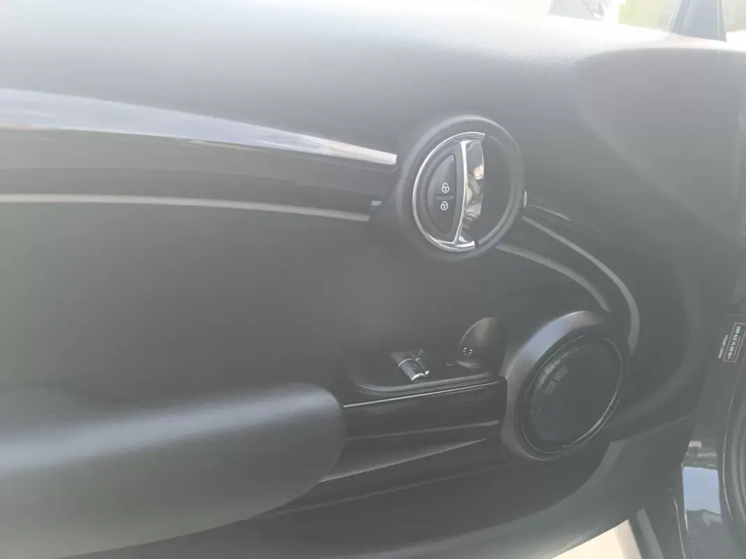 MINI Cooper S 2016 - 16000 EUR, 232000 km - AUTO.MOTO.pt - 232000km - foto 22 de 46