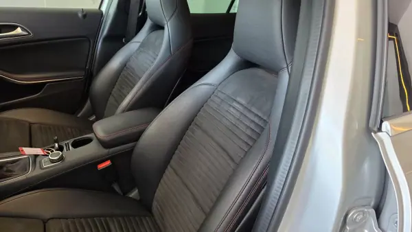 Mercedes-Benz GLA 180 2018 - 24900 EUR, 41570 km - 41570km - foto 35 de 52