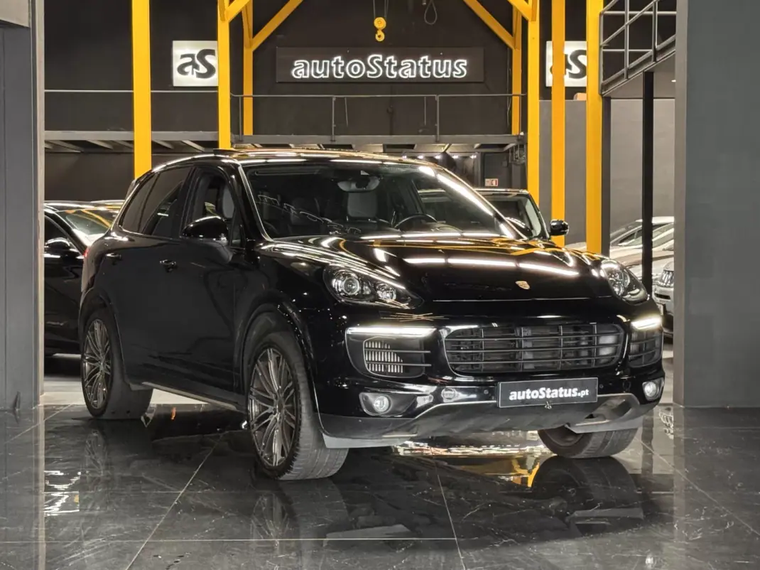 Porsche Cayenne 2017 - 42990 EUR, 155600 km - AUTO.MOTO.pt - 155600km - foto 1 de 31