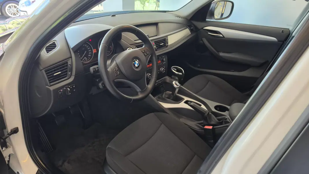 BMW X1 2011 - 9900 EUR, 192351 km - AUTO.MOTO.pt - 192351km - foto 33 de 52