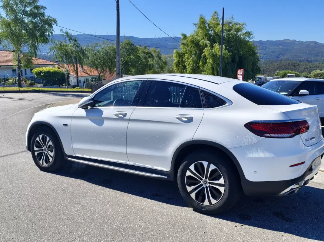 Mercedes-Benz GLC 300 2020 - 43500 EUR, 143000 km - AUTO.MOTO.pt - 143000km - foto 4 de 32
