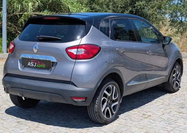 Renault Captur 2015 - 8500 EUR, 174577 km - AUTO.MOTO.pt - 174577km - foto 9 de 23