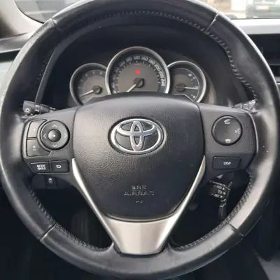 Toyota Auris Touring Sports 2015 - 11650 EUR, 173000 km - AUTO.MOTO.pt - 173000km - foto 10 de 15