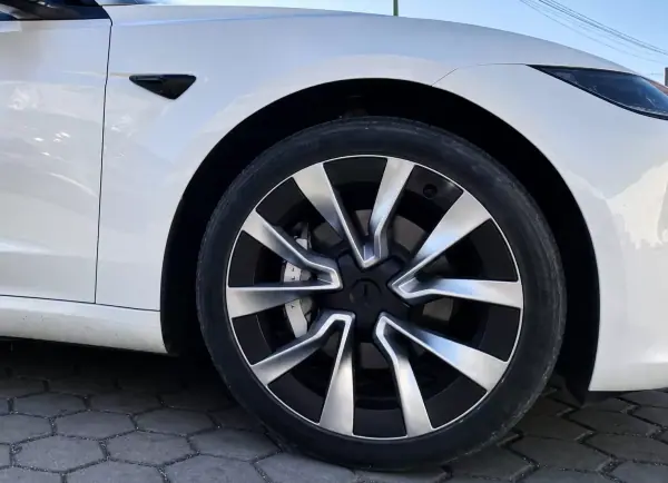 Tesla Model 3 2024 - 29900 EUR, 36500 km - AUTO.MOTO.pt - 36500km - foto 12 de 14