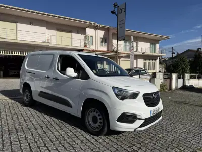 Opel COMBO 2020 - 12500 EUR, 173787 km - AUTO.MOTO.pt - 173787km - foto 2 de 10