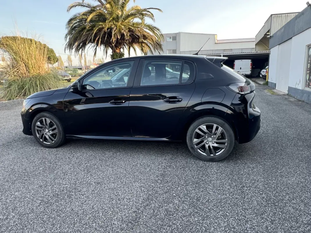Peugeot 208 2022 - 14990 EUR, 178000 km - AUTO.MOTO.pt - 178000km - foto 3 de 15