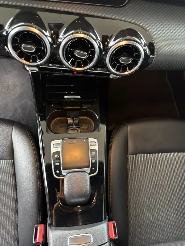 Mercedes-Benz CLA 220 2019 - 26750 EUR, 137070 km - AUTO.MOTO.pt - 137070km - foto 17 de 20