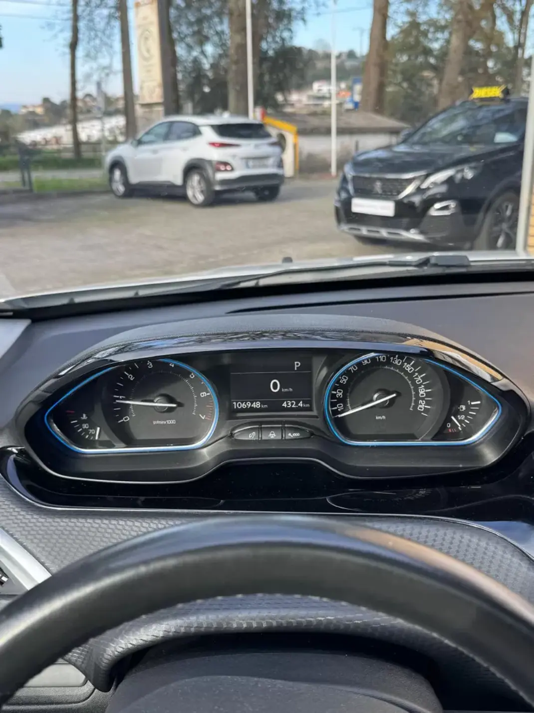 Peugeot 2008 2018 - 13900 EUR, 106900 km - AUTO.MOTO.pt - 106900km - foto 9 de 15