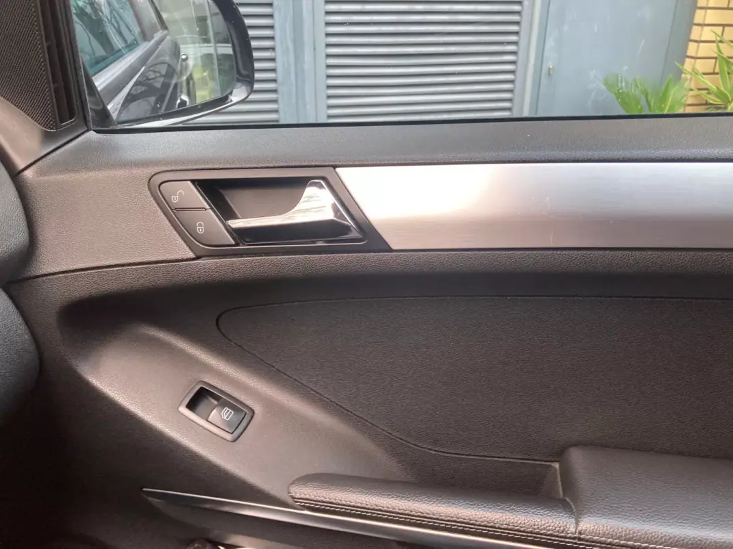 Mercedes-Benz ML 320 2006 - 16890 EUR, 170000 km - AUTO.MOTO.pt - 170000km - foto 12 de 20