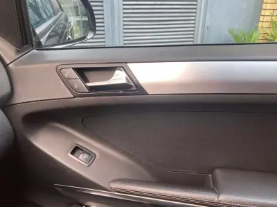 Mercedes-Benz ML 320 2006 - 16890 EUR, 170000 km - AUTO.MOTO.pt - 170000km - foto 12 de 20