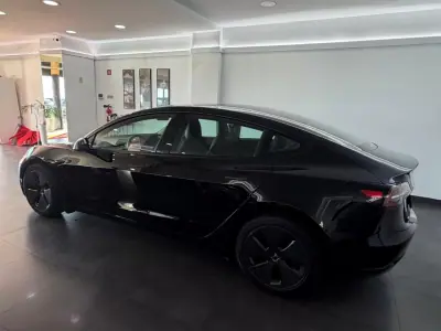 Tesla Model 3 2021 - 29000 EUR, 88000 km - AUTO.MOTO.pt - 88000km - foto 3 de 7