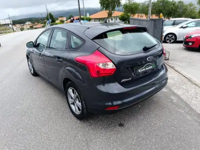 Ford Focus 2014 - 9900 EUR, 168000 km - AUTO.MOTO.pt - 168000km - foto 12 de 21