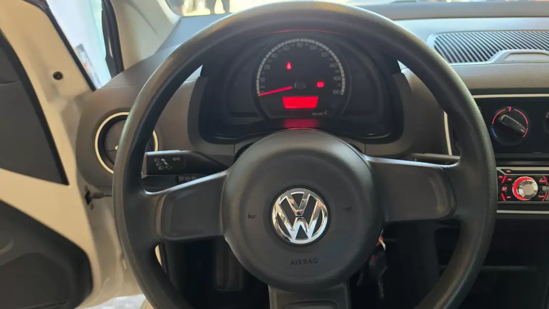 Volkswagen Up! 2016 - 8500 EUR, 79613 km - 79613km - foto 38 de 49