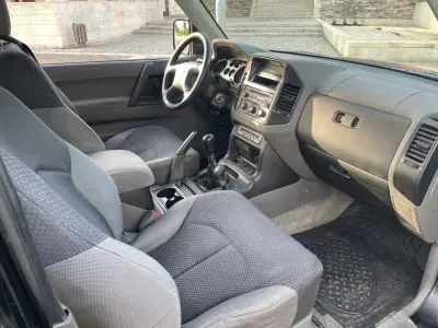 Mitsubishi Pajero 2000 - 15900 EUR, 277000 km - AUTO.MOTO.pt - 277000km - foto 4 de 8