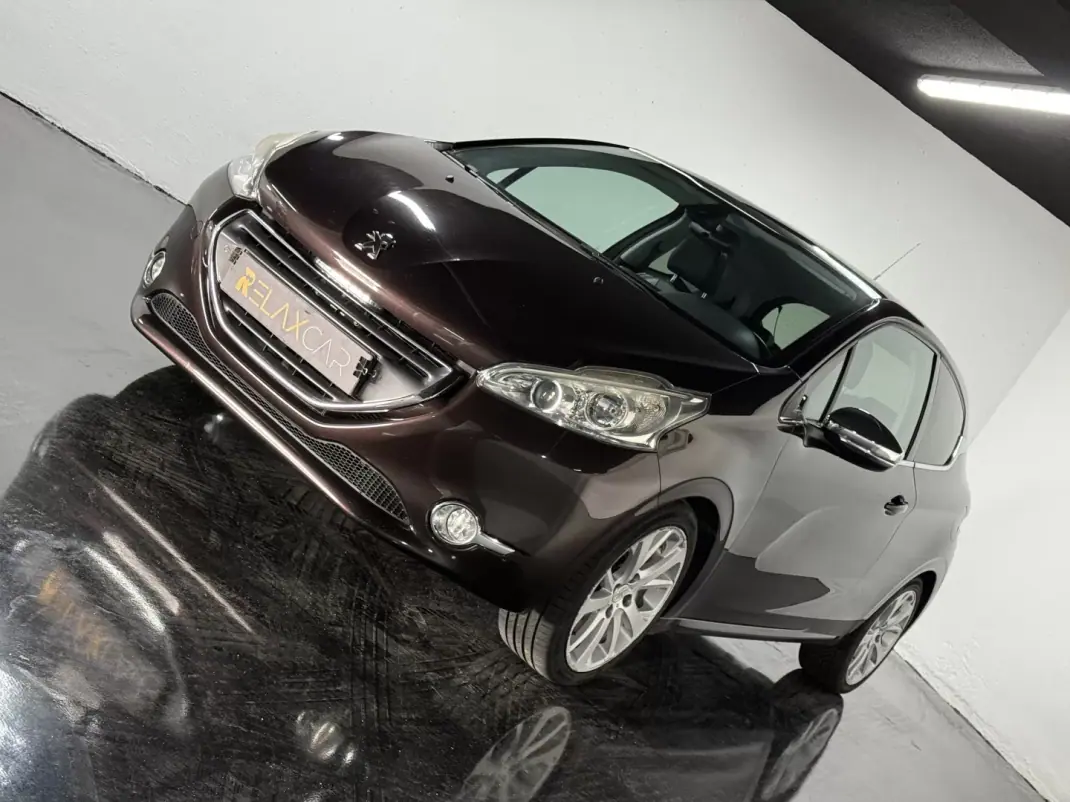 Peugeot 208 2012 - 6500 EUR, 236500 km - AUTO.MOTO.pt - 236500km - foto 8 de 21