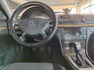 Mercedes-Benz E 220 2003 - 5500 EUR, 500000 km - AUTO.MOTO.pt - 500000km - foto 23 de 37