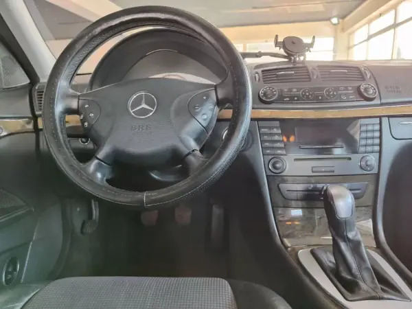 Mercedes-Benz E 220 2003 - 5500 EUR, 500000 km - AUTO.MOTO.pt - 500000km - foto 23 de 37