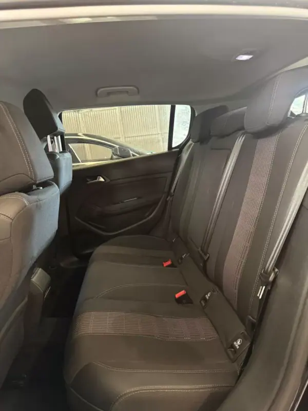 Peugeot 308 2019 - 11900 EUR, 154000 km - AUTO.MOTO.pt - 154000km - foto 8 de 8