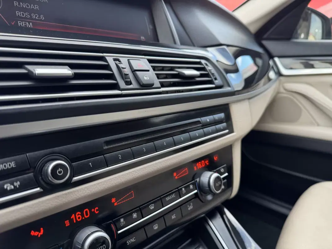BMW 518 2016 - 17500 EUR, 199000 km - AUTO.MOTO.pt - 199000km - foto 34 de 38