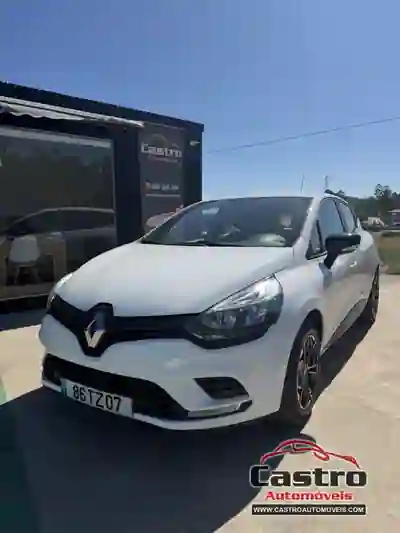 Renault Clio 2017 - 10500 EUR, 130579 km - AUTO.MOTO.pt - 130579km - foto 2 de 9